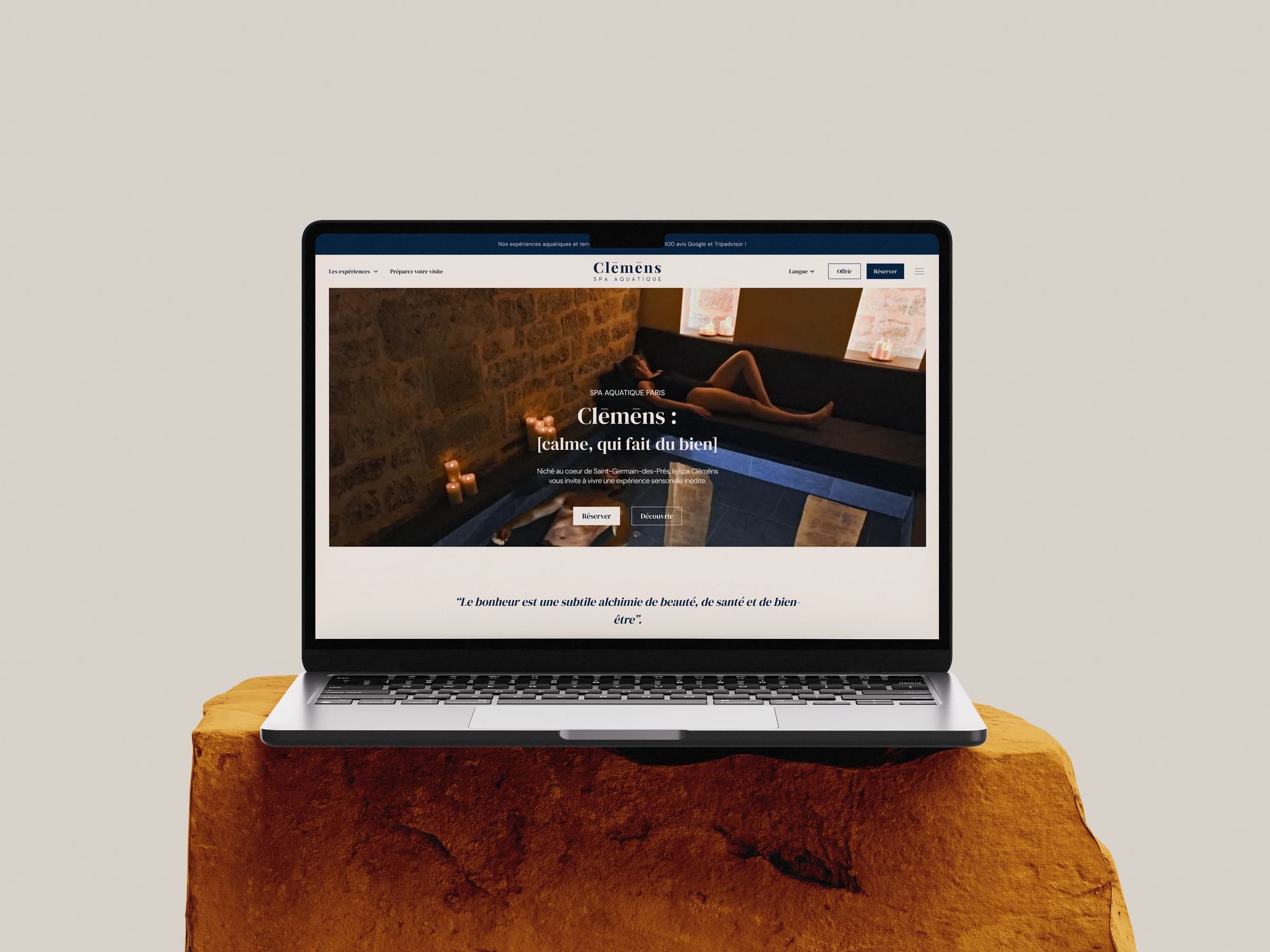 Clēmēns: site affiché sur un ordinateur portable